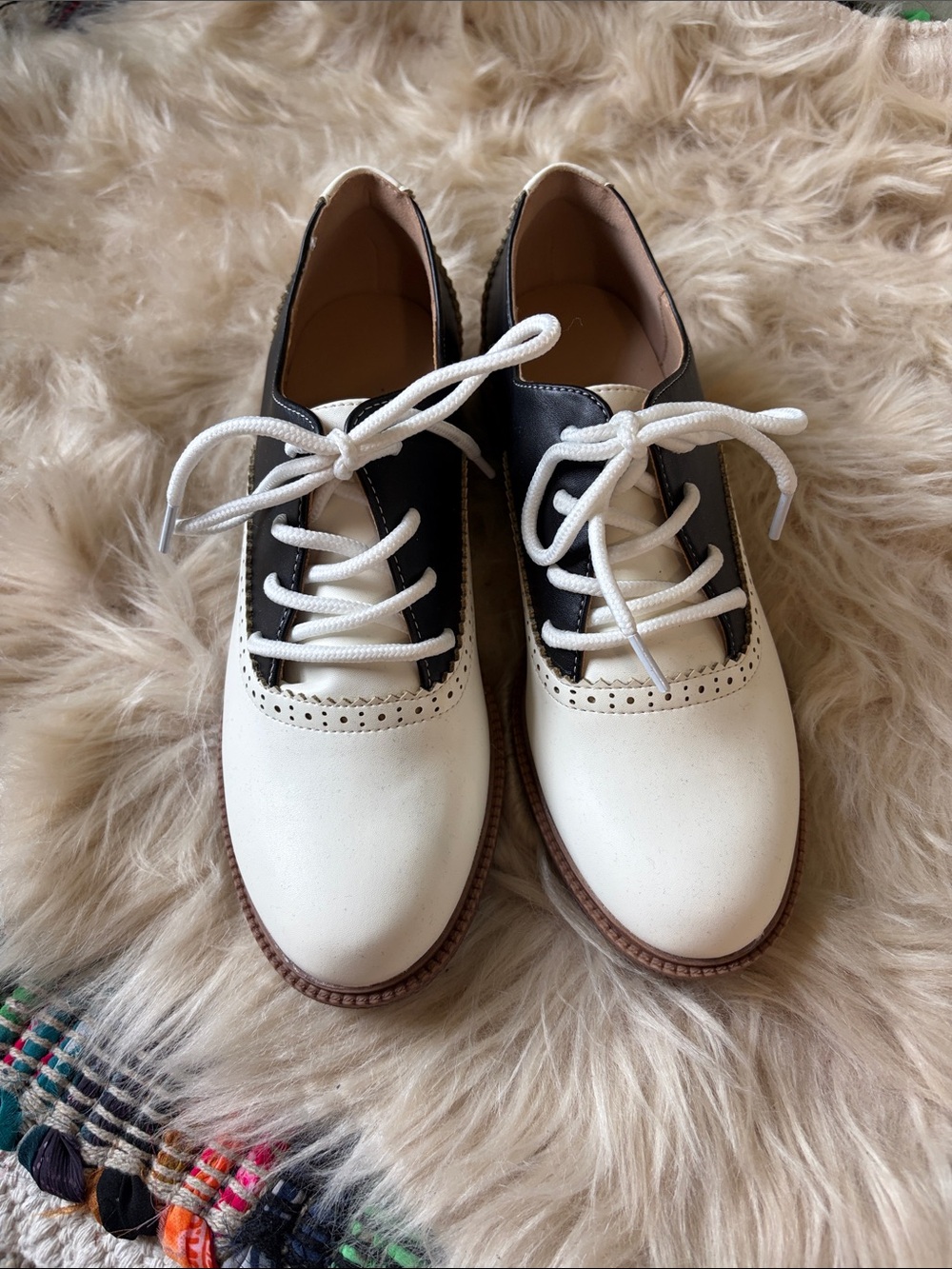Classic Two-Tone White and Black Women's Oxford Shoes